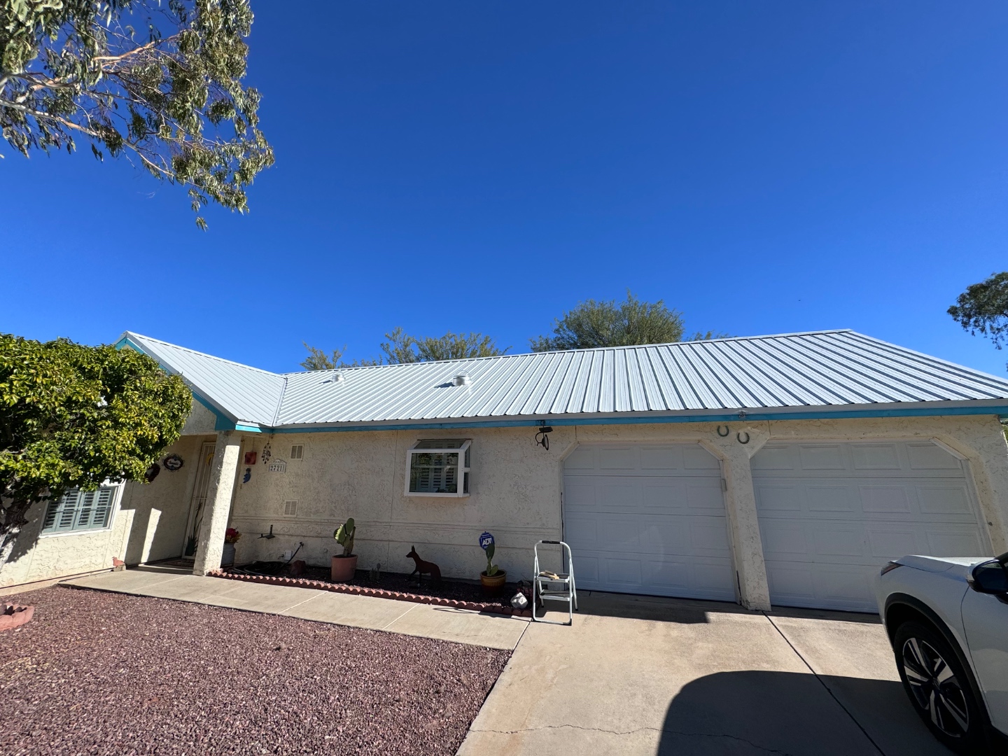 Energy-efficient metal roofing system suited for Arizona agricultural and residential buildings