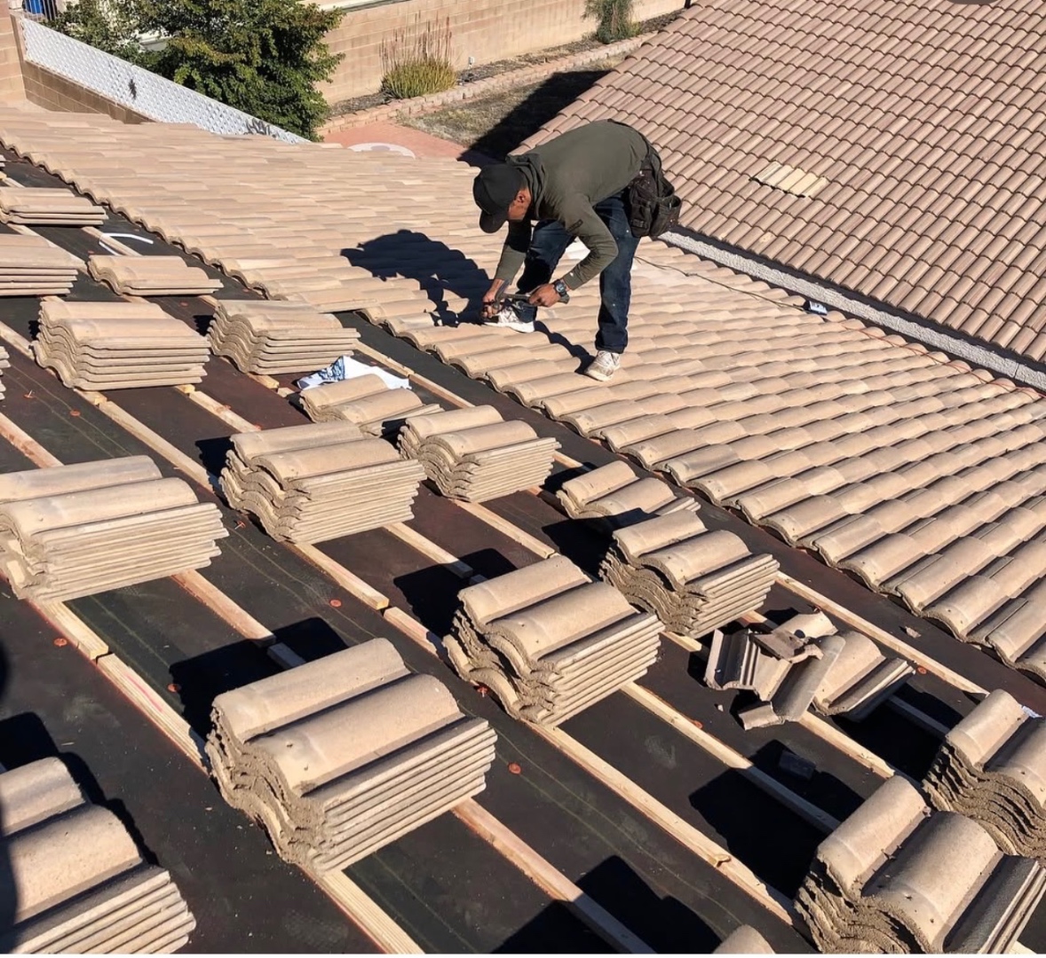 Real W&D Roofing tile roof underlayment installation with battens on an Arizona home